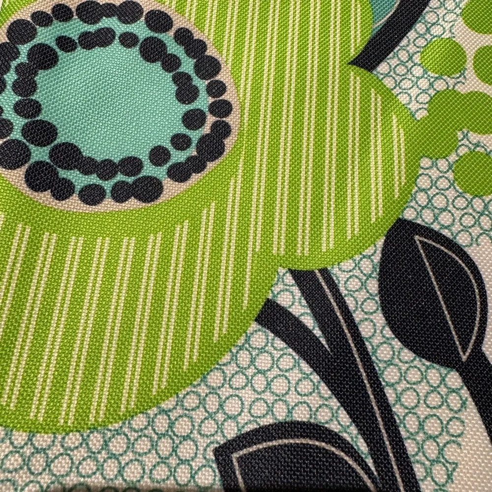 Thirty-One Floral oh snap pocket. NWT. Navy and green in color.